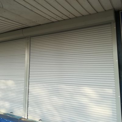 Замена боковых замков полотна роллет Замена боковых замков полотна роллет